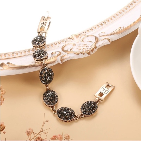 ⭐️new Antiqued Gold Black Gemstone Bracelet - Picture 2 of 9